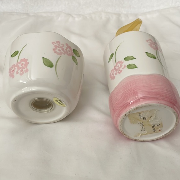 Croscill home soap dispenser and tooth brush holder hand painted ceramic - Picture 5 of 10